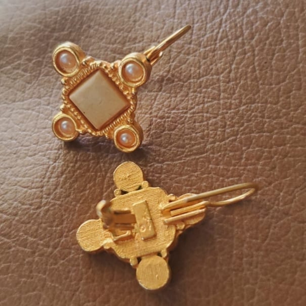 Gold Tone Fashion Earrings. Pearl Studded Signed Drop SlingBack Earrings . 🌴
